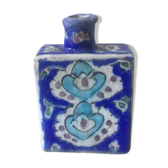 Vase en céramique d'art islamique dans le style antique d'Iznik