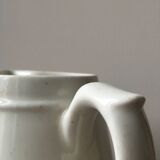 Broc pichet blanc en porcelaine à feu de Grigny