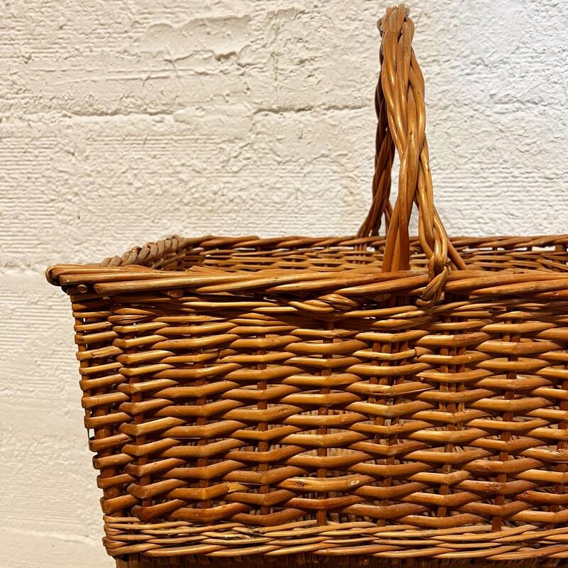 Rectangular wicker basket