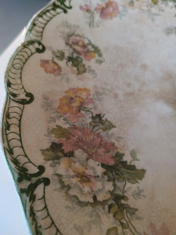 Antique cake dish