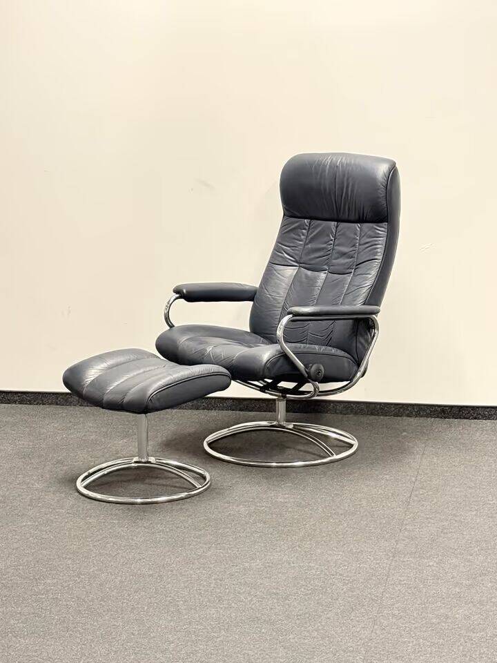 Chaise Stressless Ekornes avec pouf - Cadre chromé (années 1970) (prix pour une)
