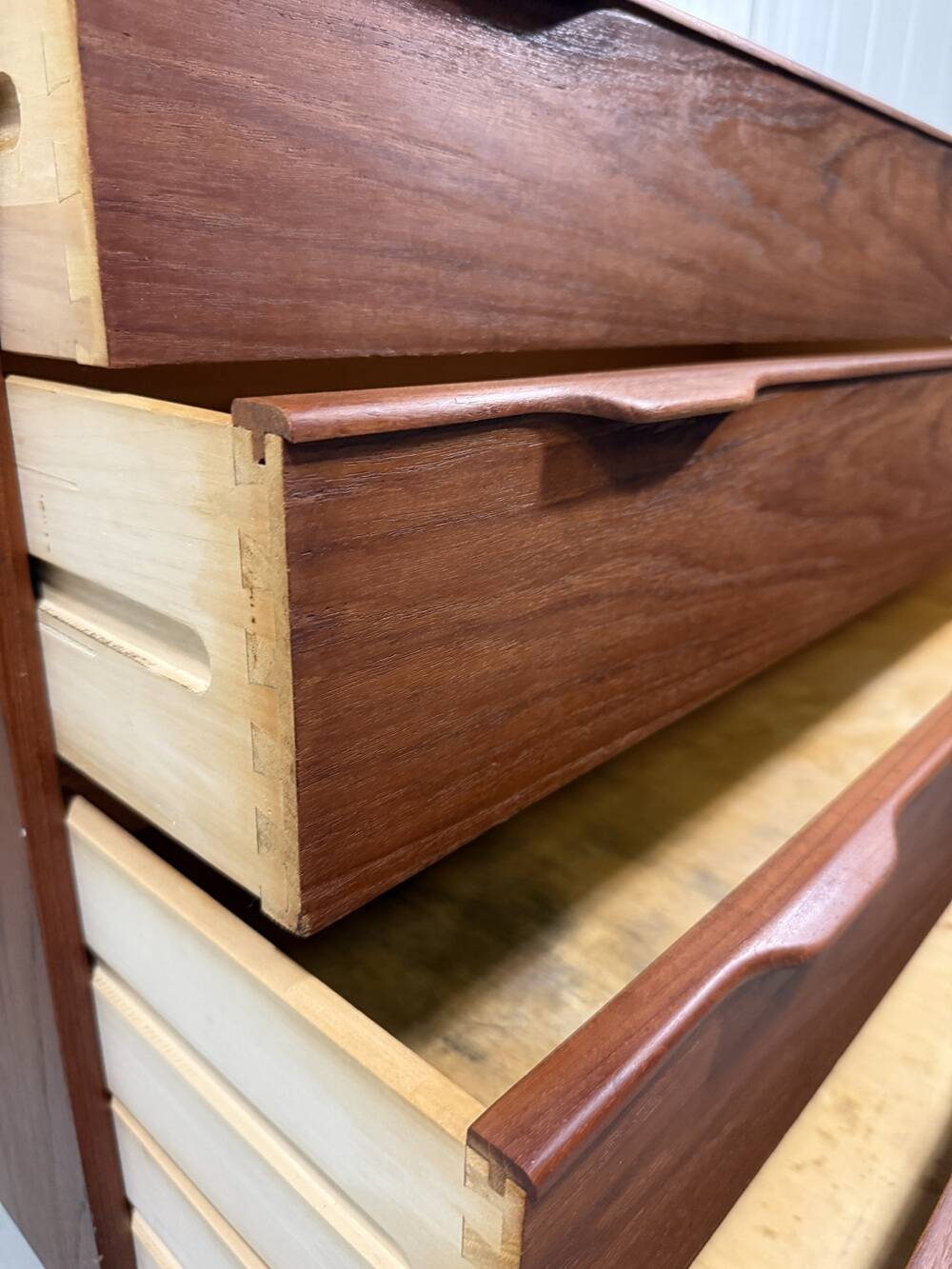 Commode en teck par Henning Jørgensen pour Fredericia Danemark