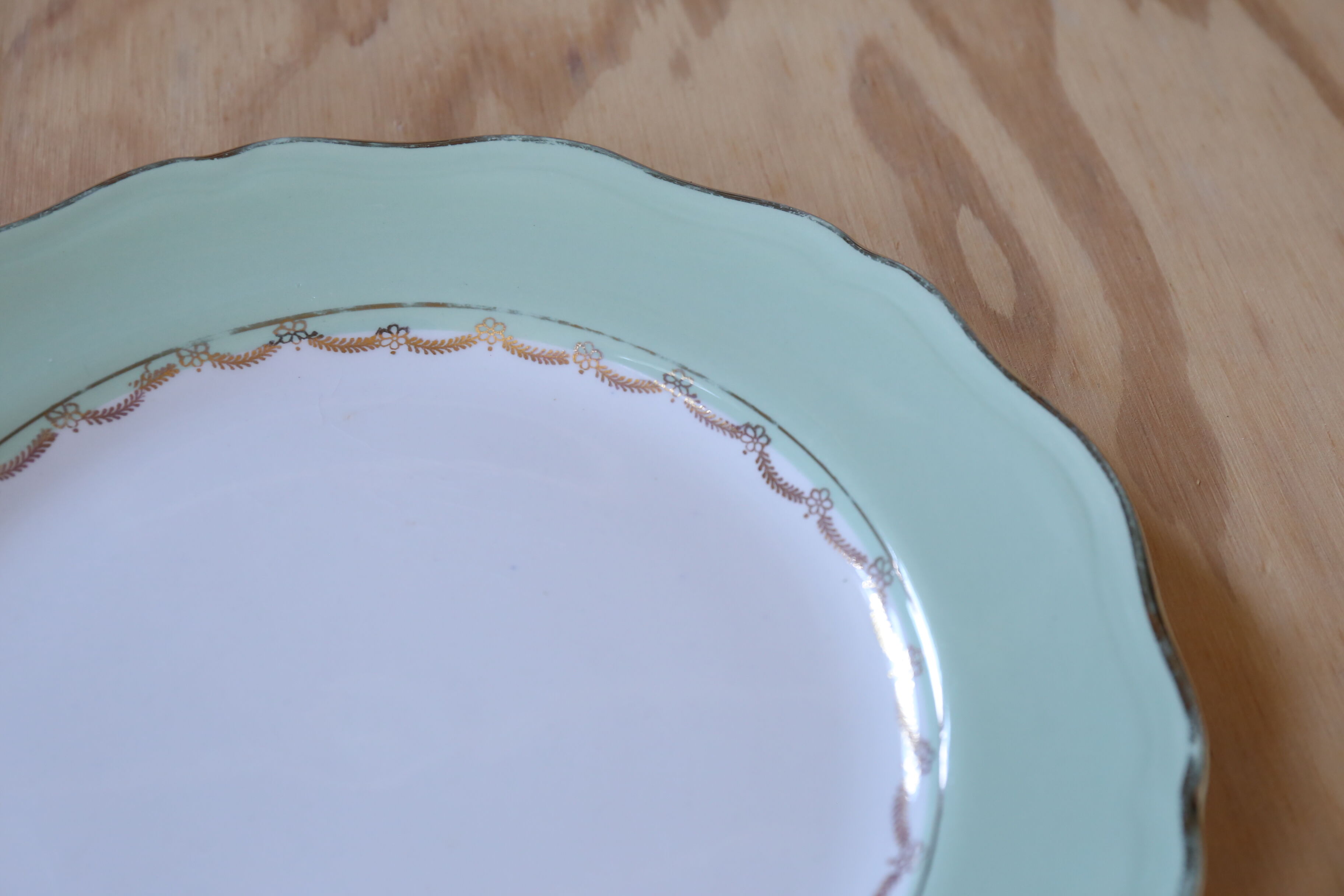 6 old plates St-Amand l'Amandinoise, almond green ledge