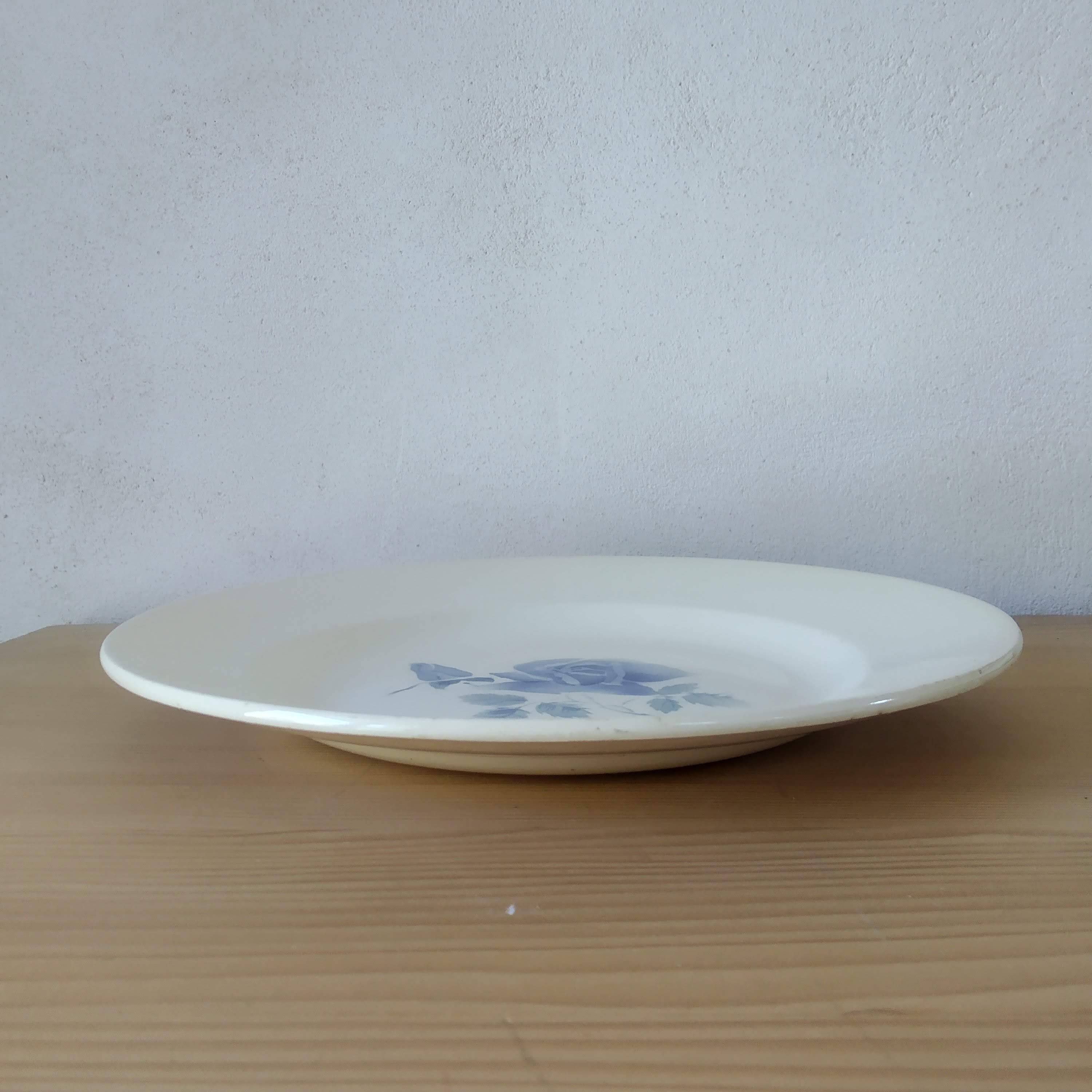 Round serving dish Digoin Sarreguemines Blue roses