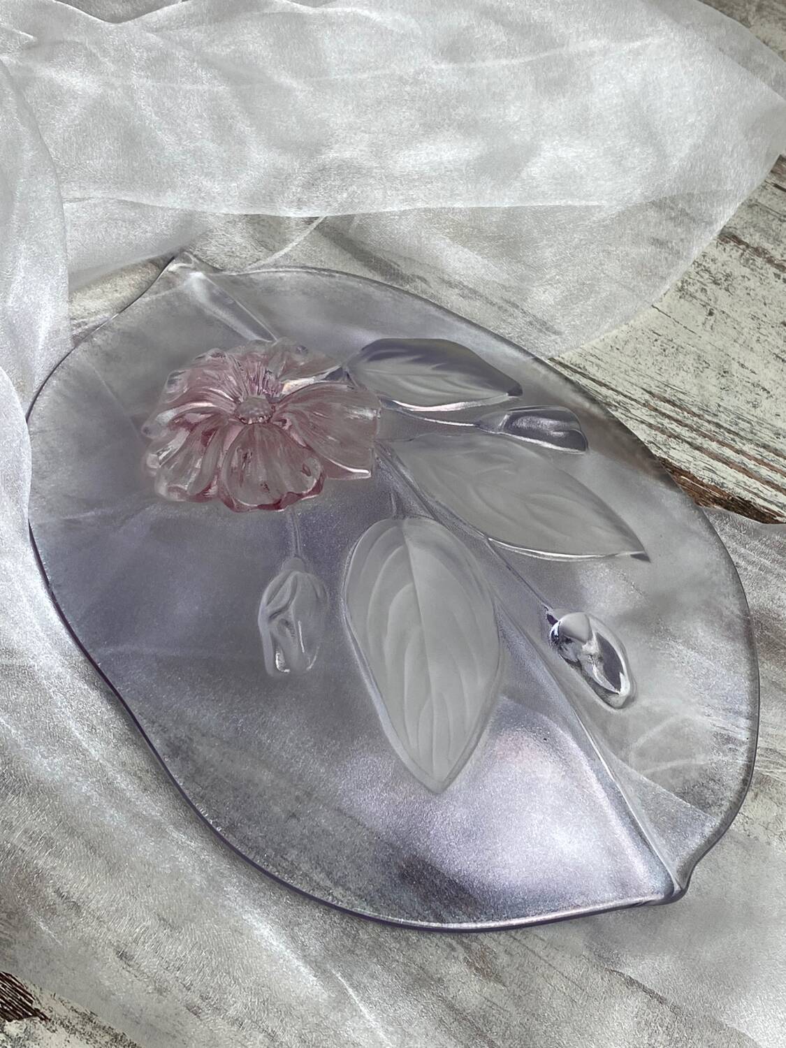 Molded glass fruit bowl