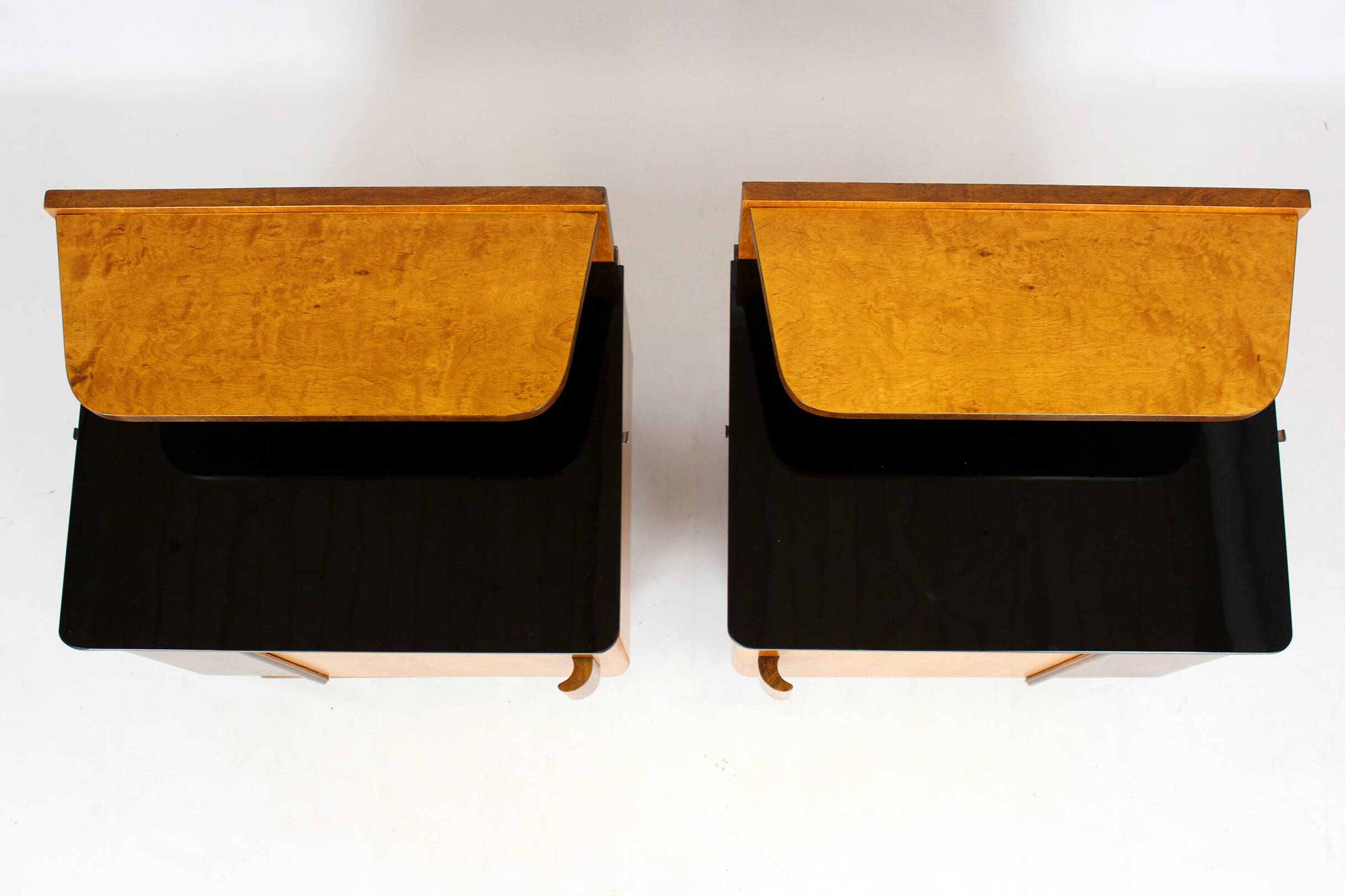 Tables de chevet Art Déco restaurées avec plateaux en verre noir, années 1950, lot de 2