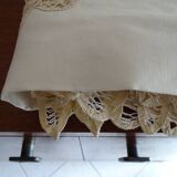Embroidered tablecloth and 12 old linen towels 260 out of 165