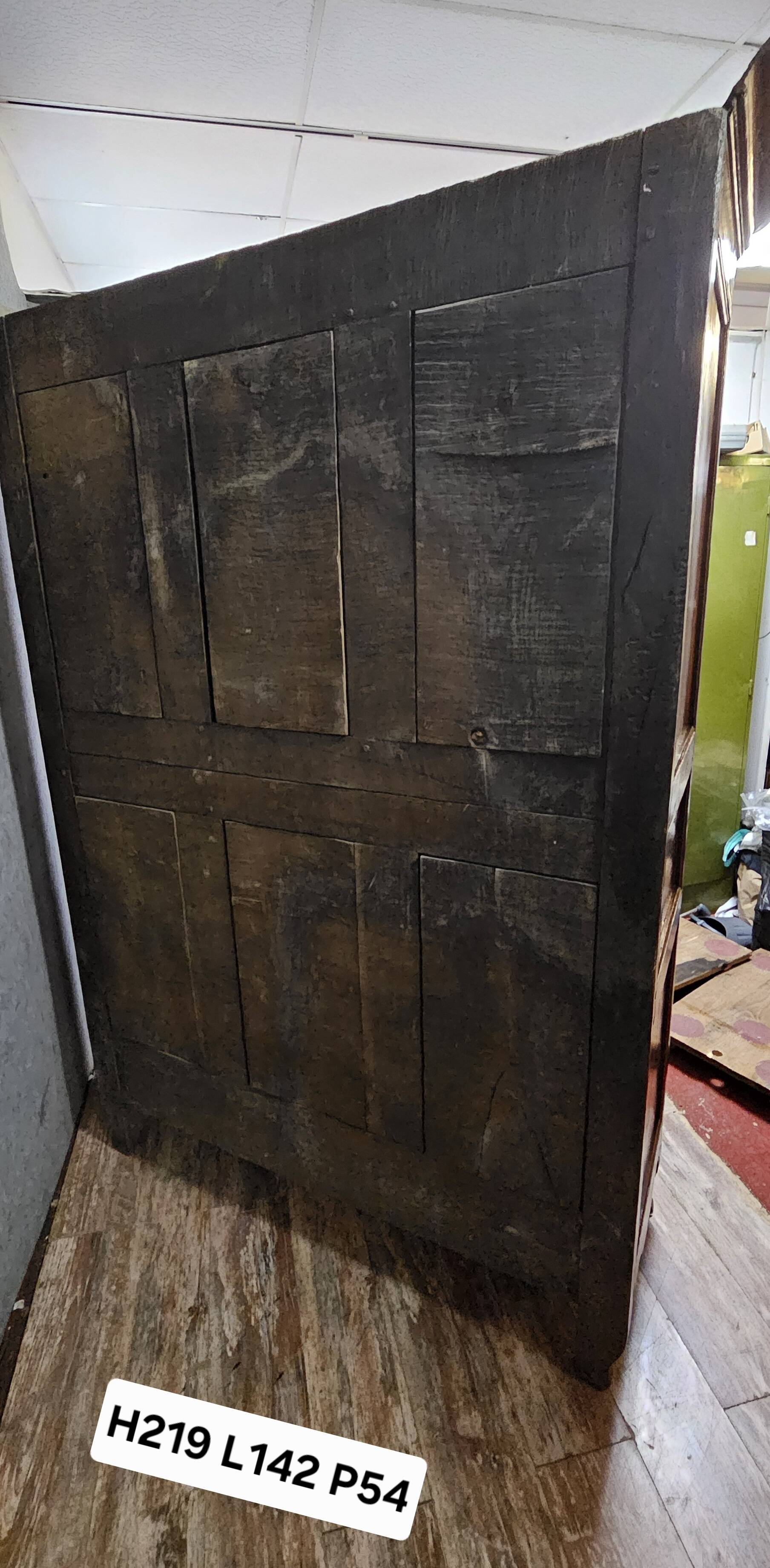 Antique Louis XV wardrobe in solid wood (oak and walnut)