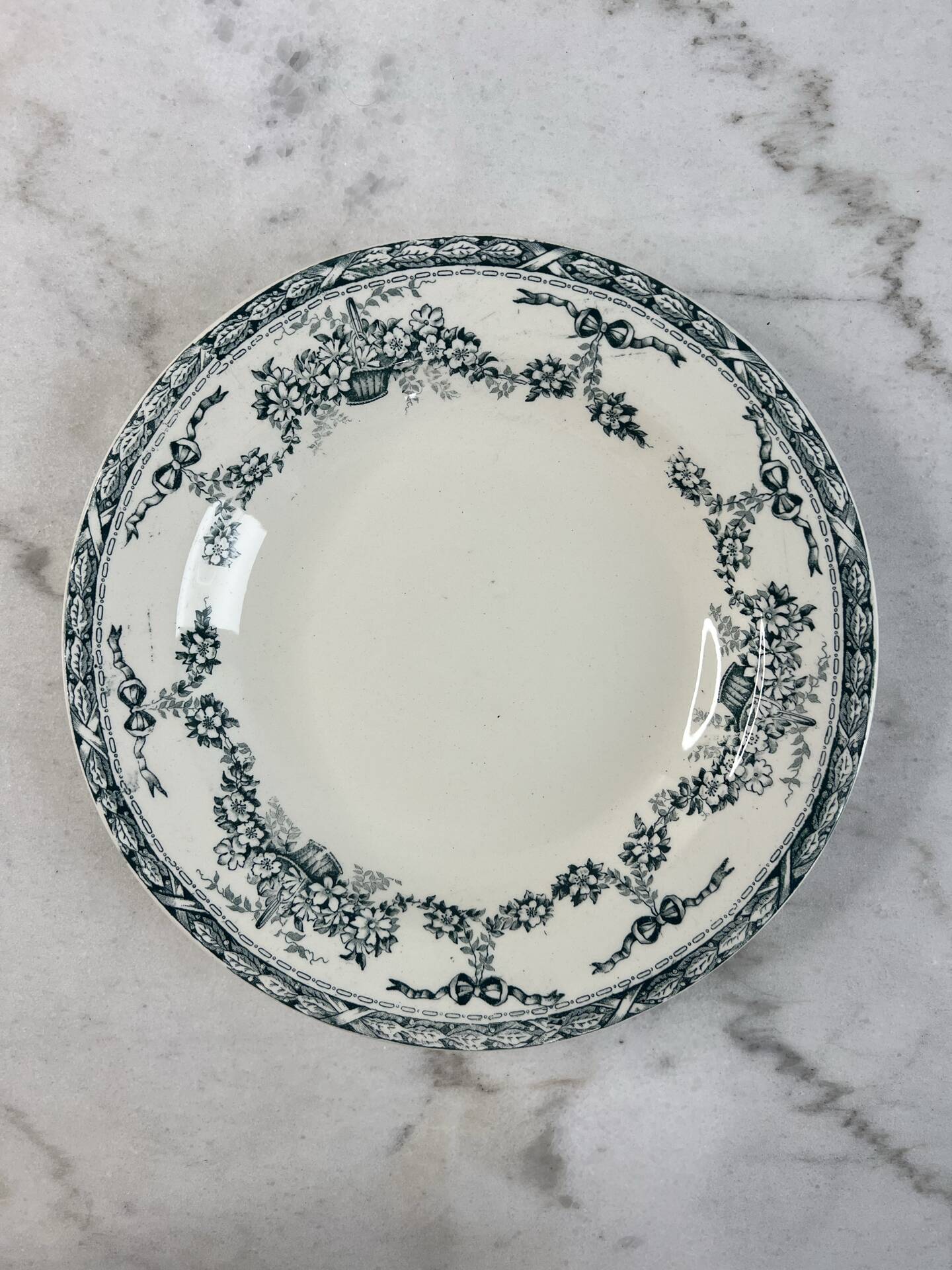 Assiette creuse en terre de fer R&A Ninon 24cm