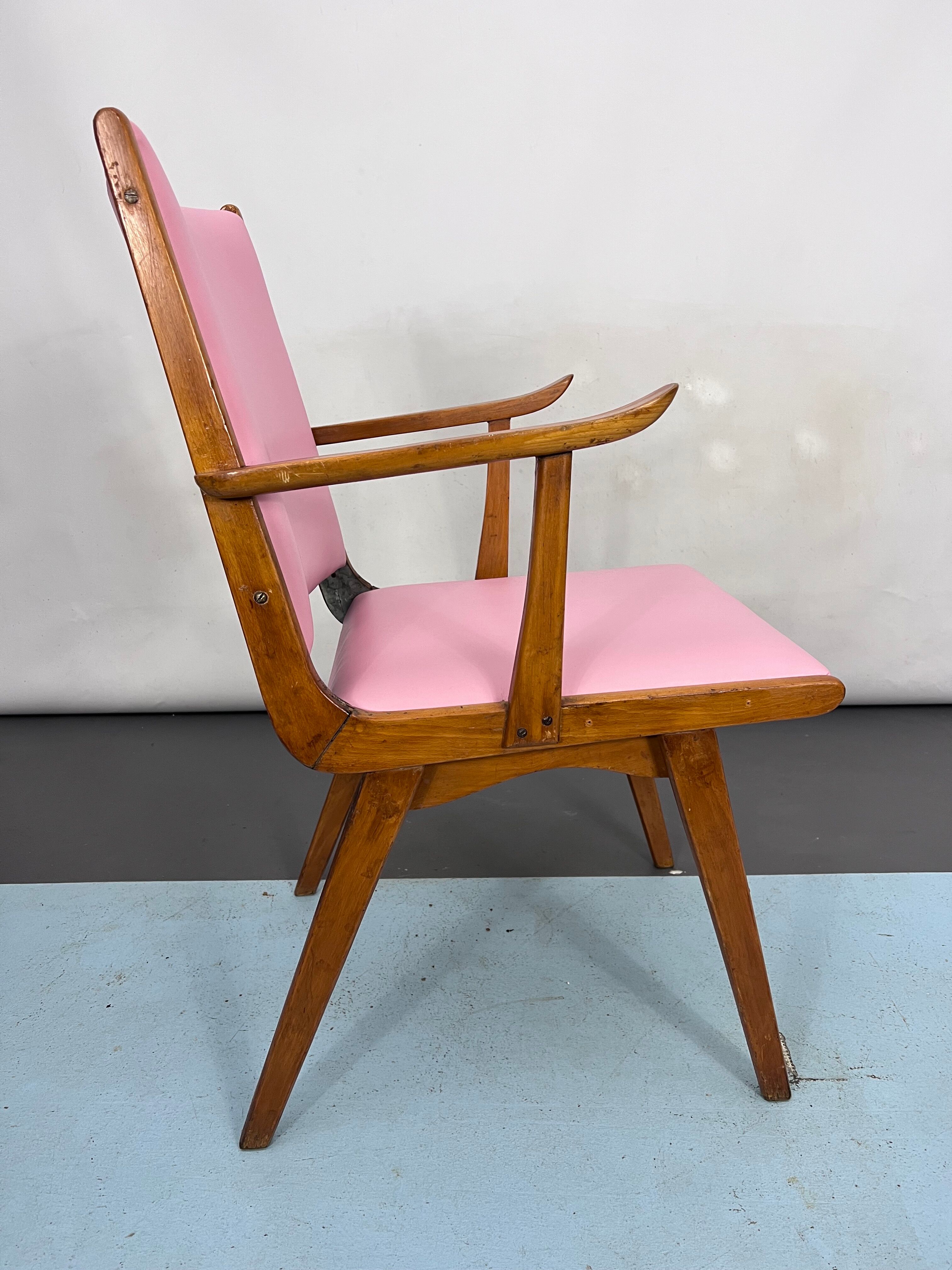 Vintage Italian wood accent chair in pink leatherette. Italy 1950s