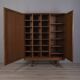 Meuble en bois à deux portes des années 1960, recouvert de tissu, de style italien.