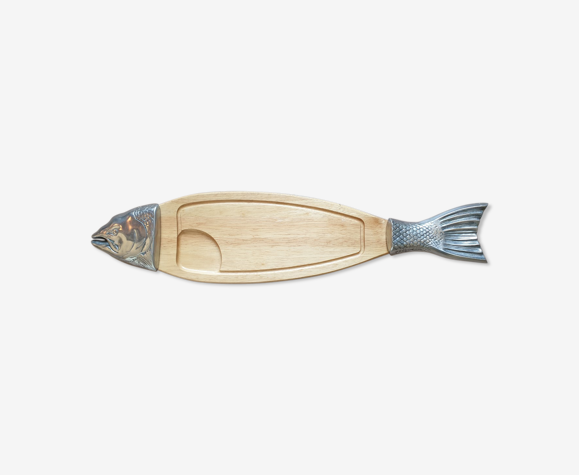 Wood, metal cutting board