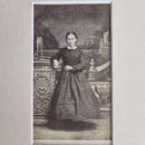 Ensemble de 6 photographies anciennes, portraits studio du XIXe siècle, hommes, femmes et enfants