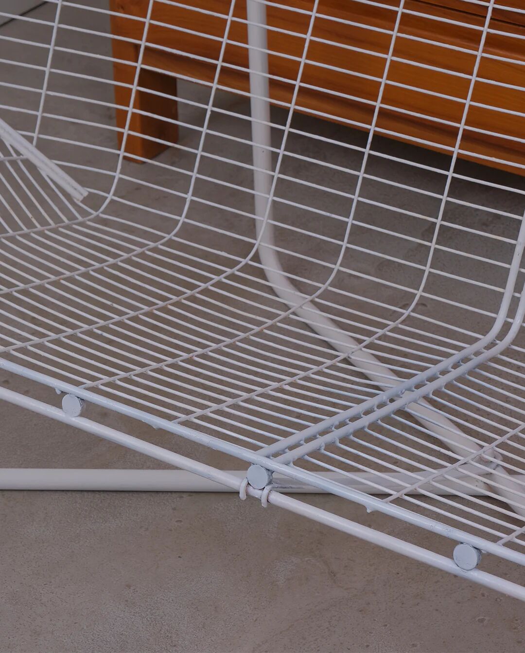 Banquette en métal filaire IKEA années 80