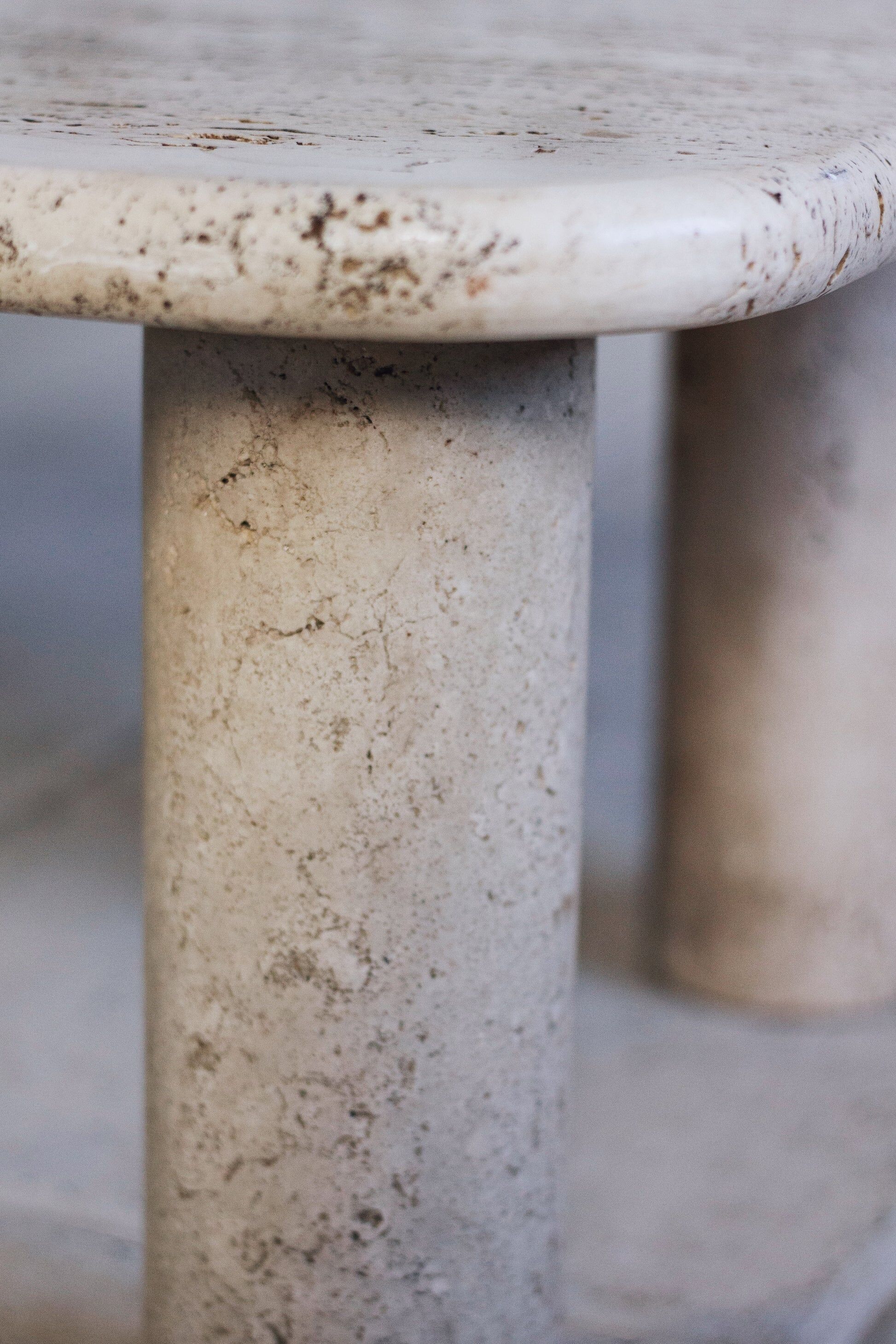 Travertine coffee table in the style of Angelo Mangiarotti, 1970.