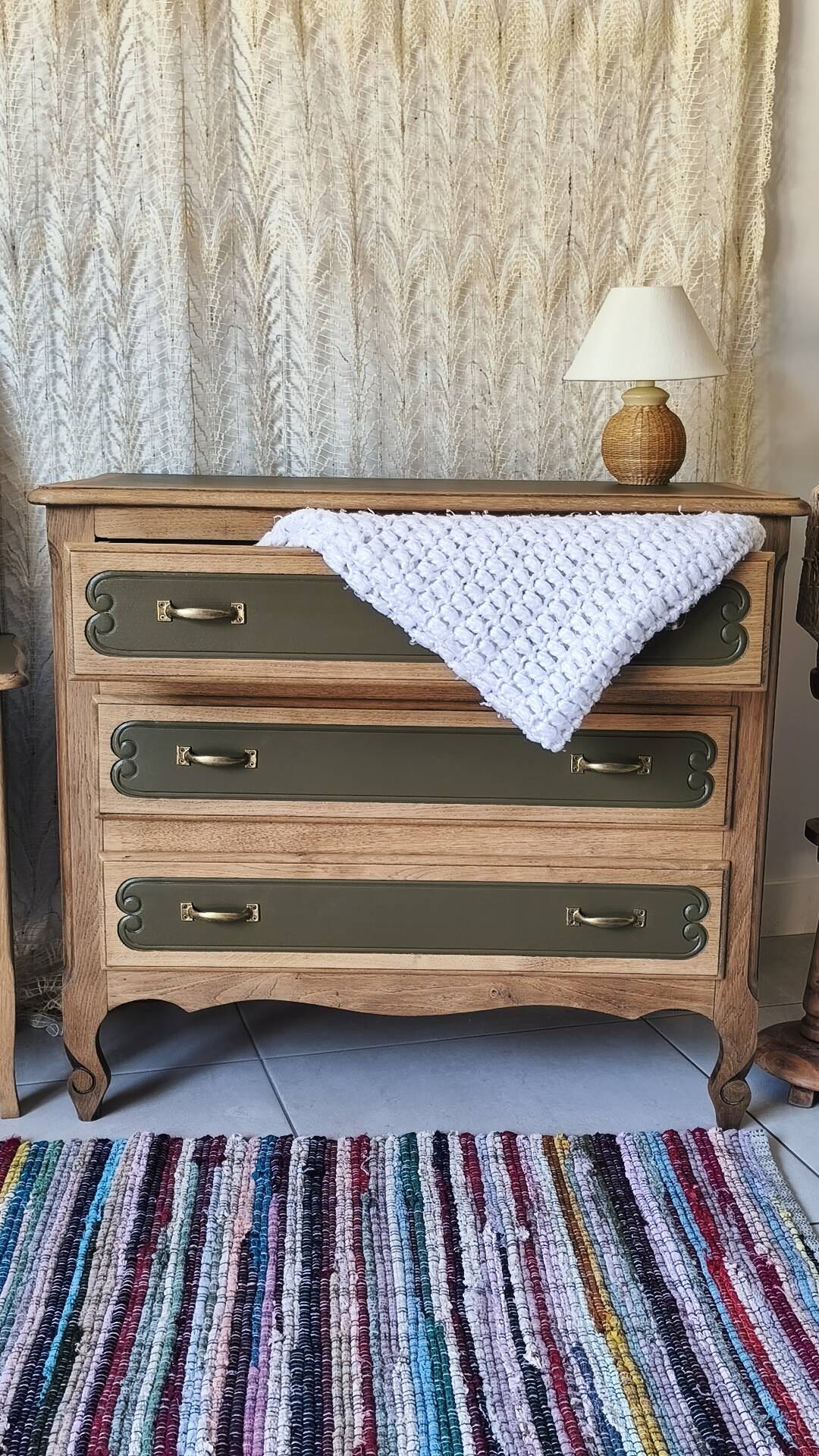 Oak chest of drawers