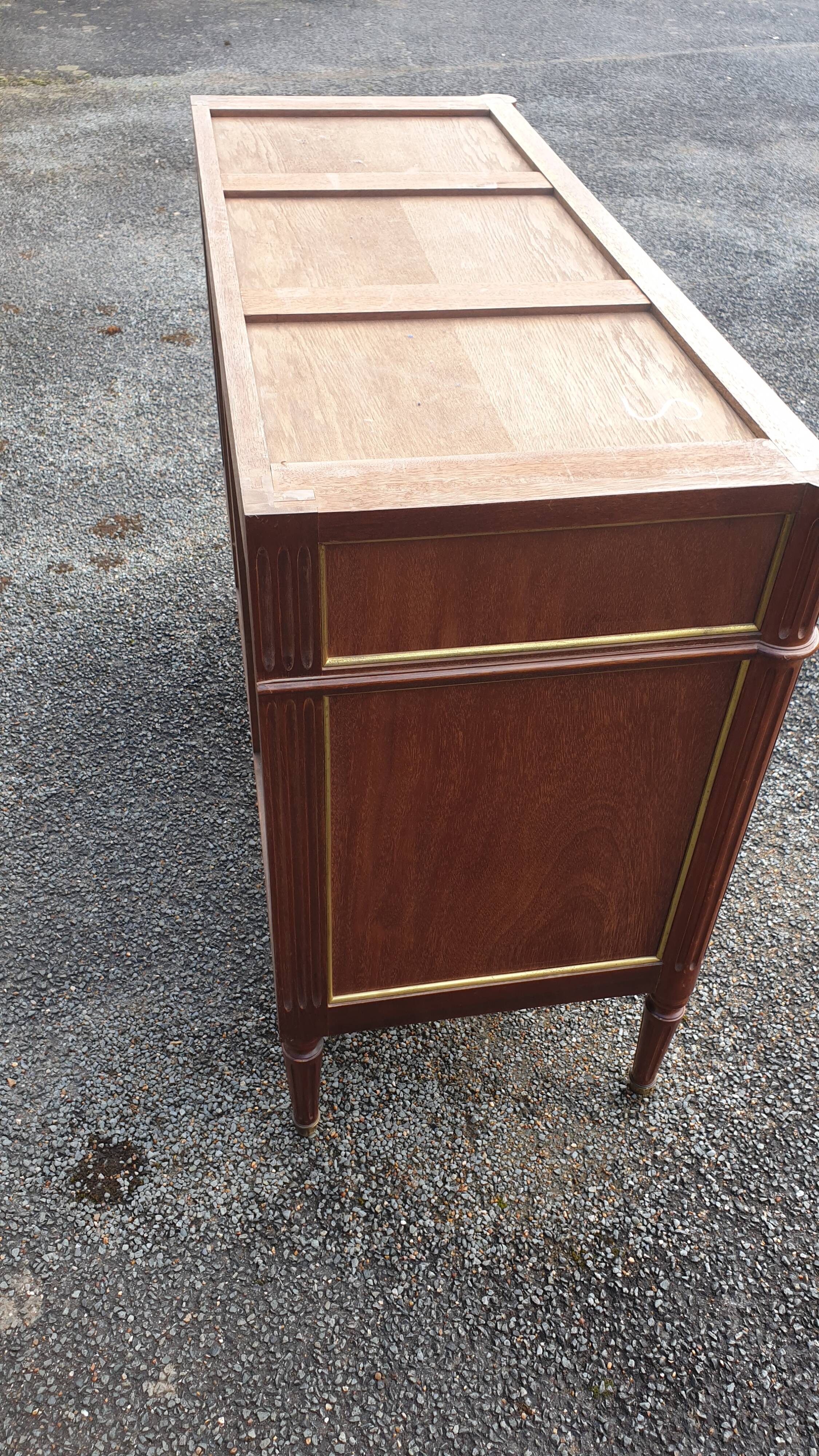 Louis XVI accajou chest of drawers and white marble