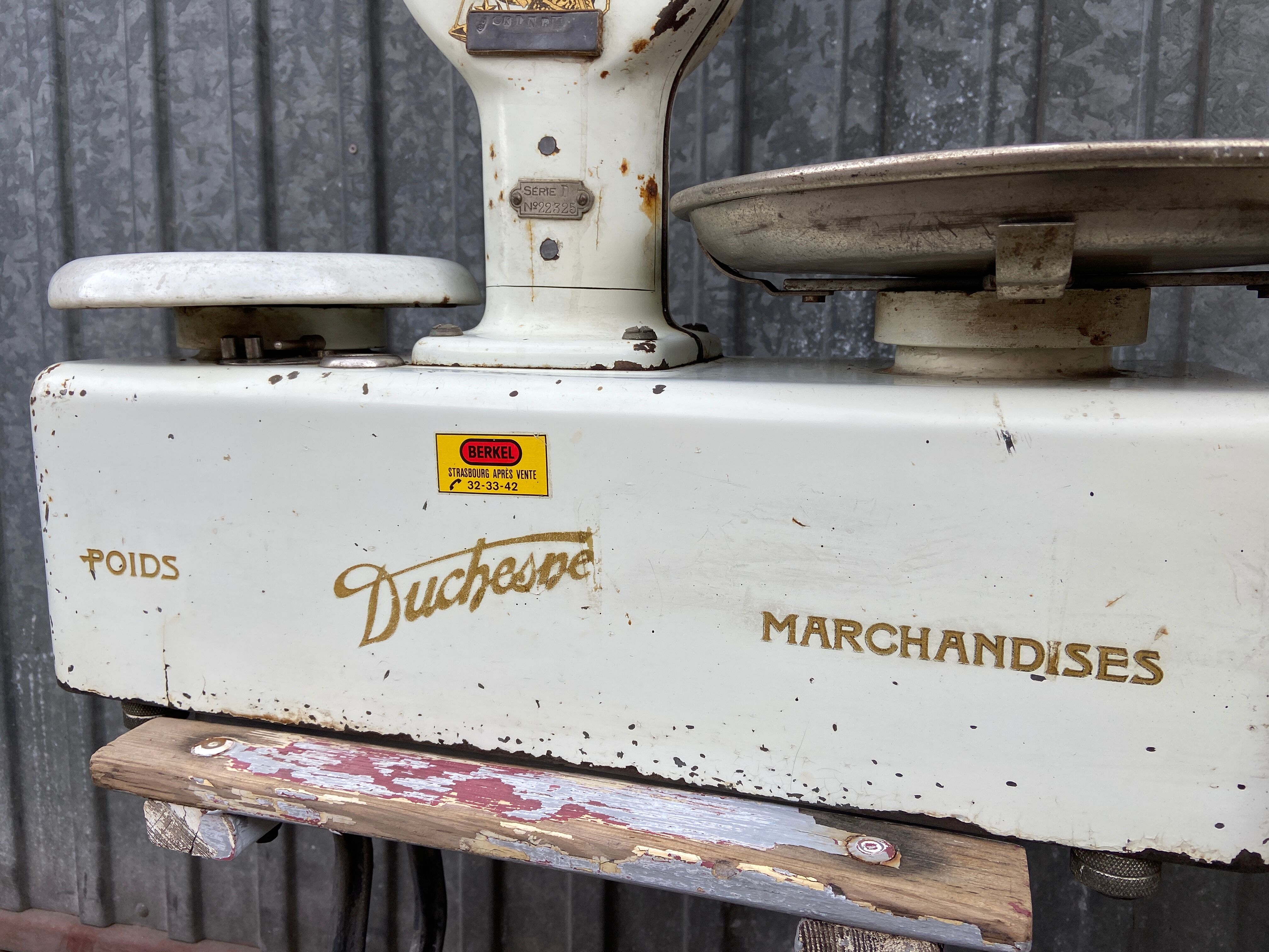 large grocer's scale Old Duchesne Vintage 1950