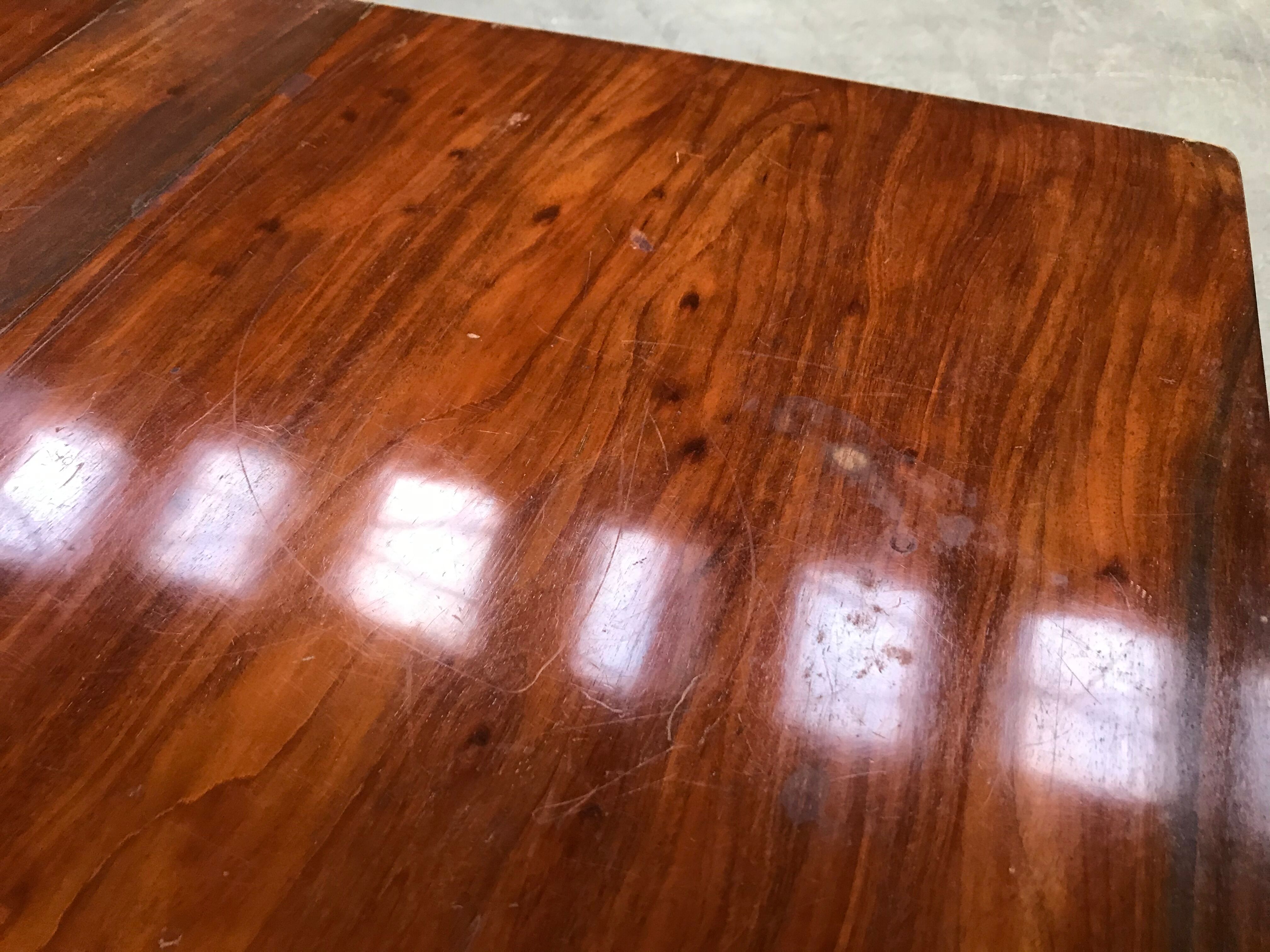 Gateleg table in solid mahogany