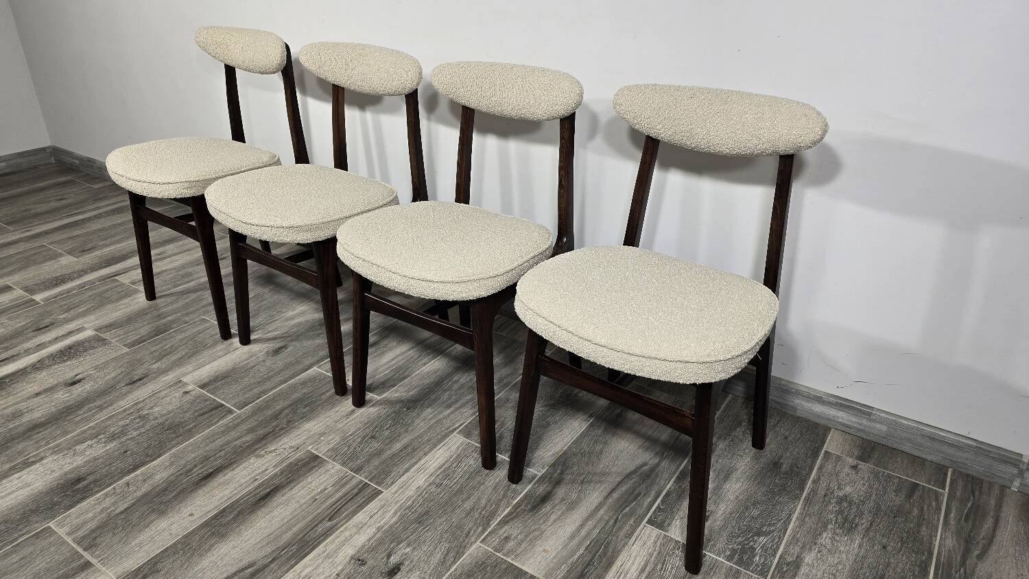 Chaises de R. Halas