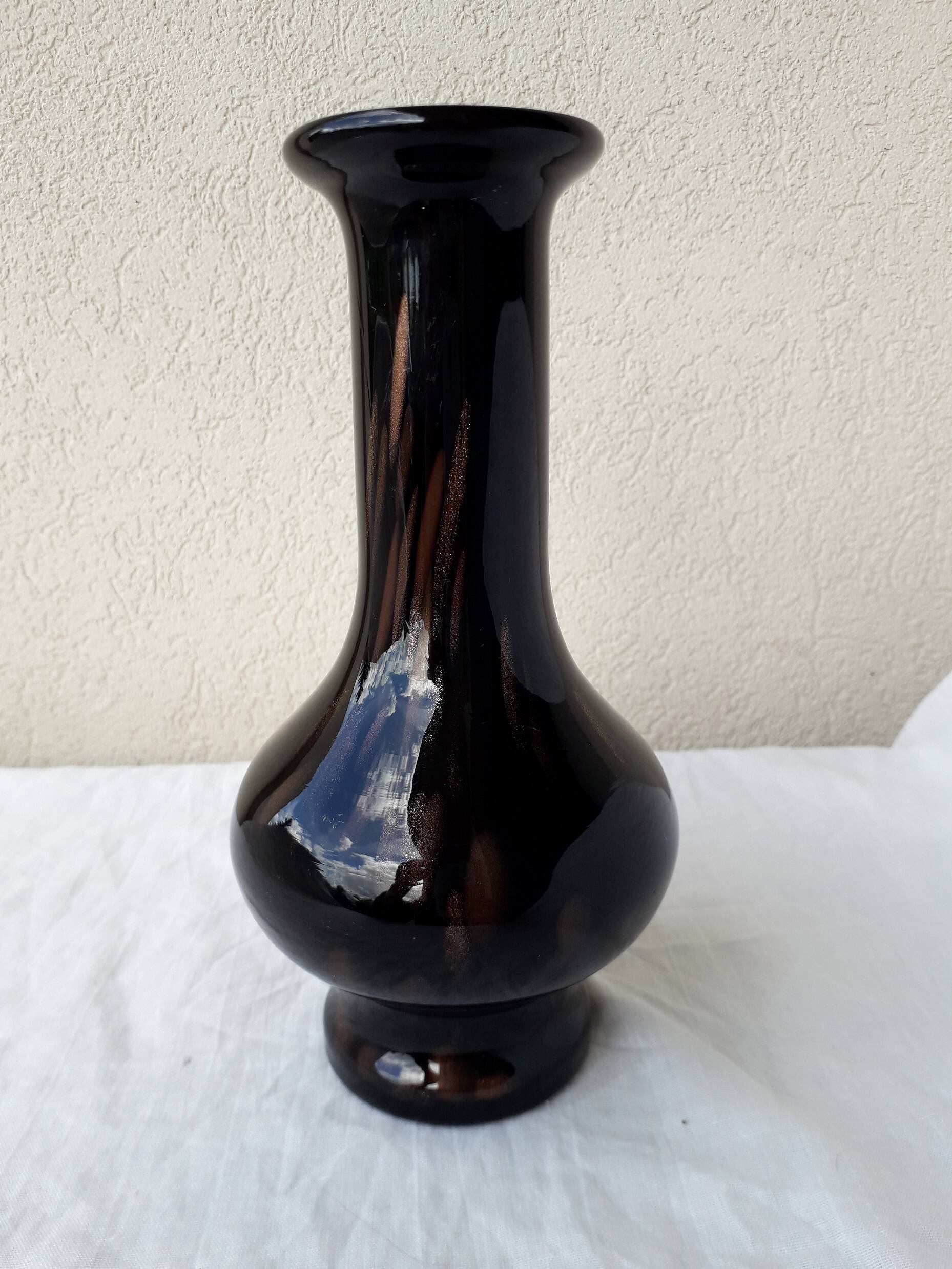 Vase en verre moucheté