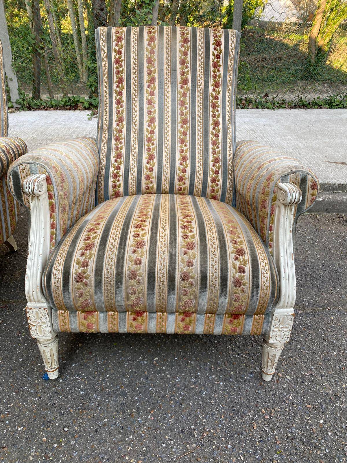2 Louis XVI bergère armchairs in solid wood with beige and blue embroidered fabric.