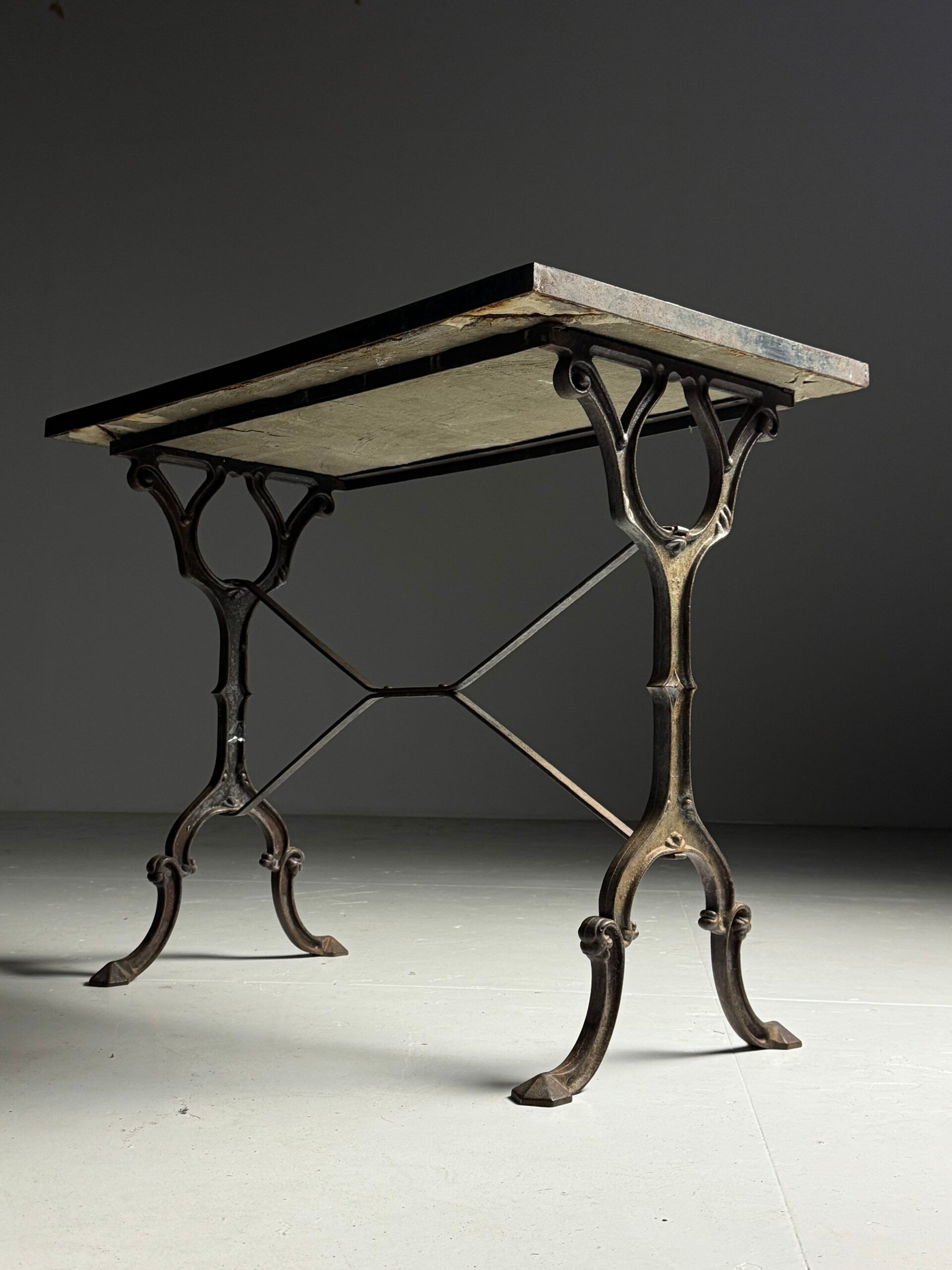 Table d'appoint en mosaïque et fonte