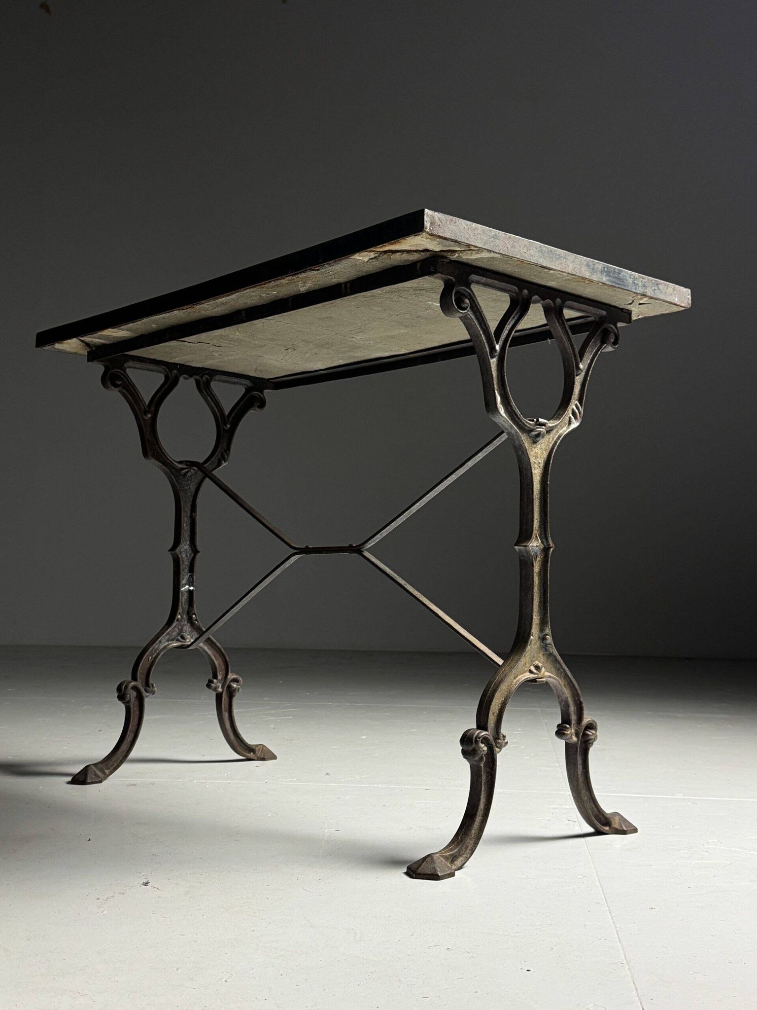 Table d'appoint en mosaïque et fonte
