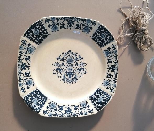 Assiette carré gien modèle ibis bleu, faïence terre de fer ancienne