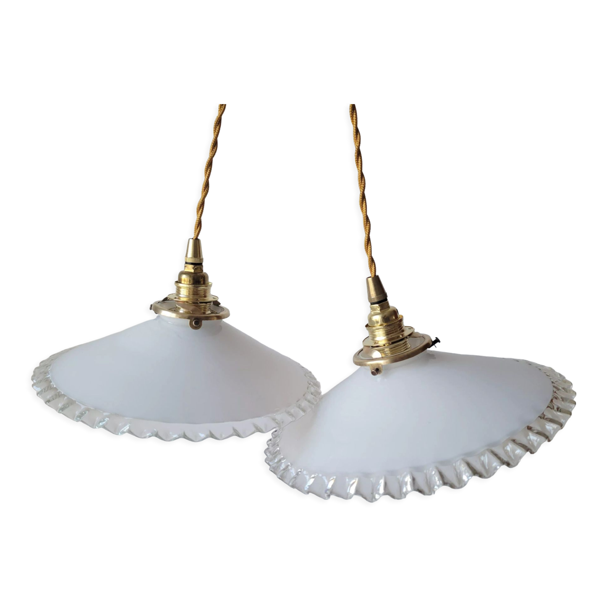 Pair of serrated opaline suspensions