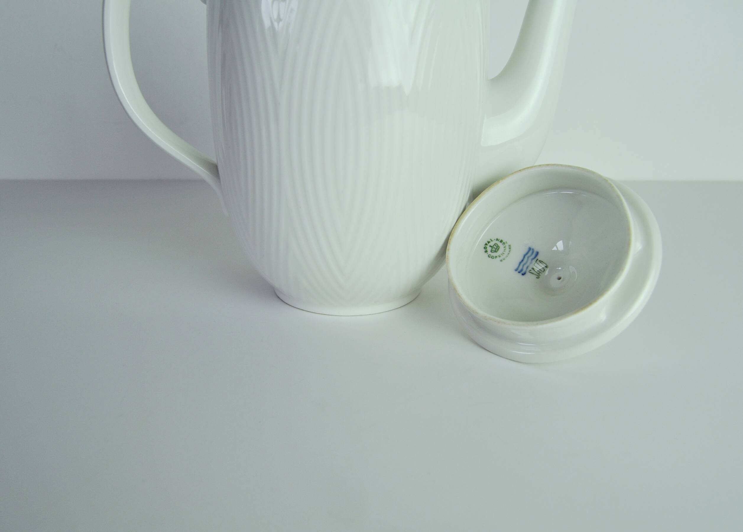 Axel Salto, Porcelain Coffee Pot for Royal Copenhagen, 1956