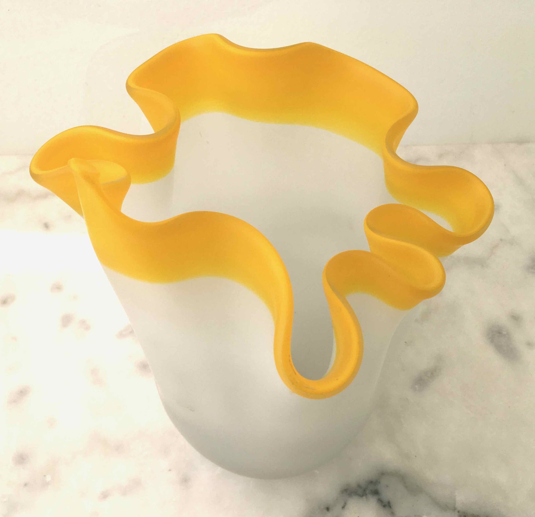 Vase mouchoir pâte de verre années 70