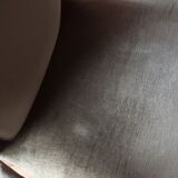 Fauteuil voltaire et un repose pieds