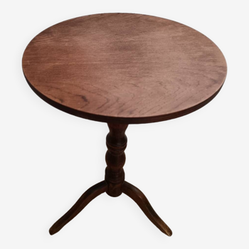 Round wooden pedestal table with tripod foot