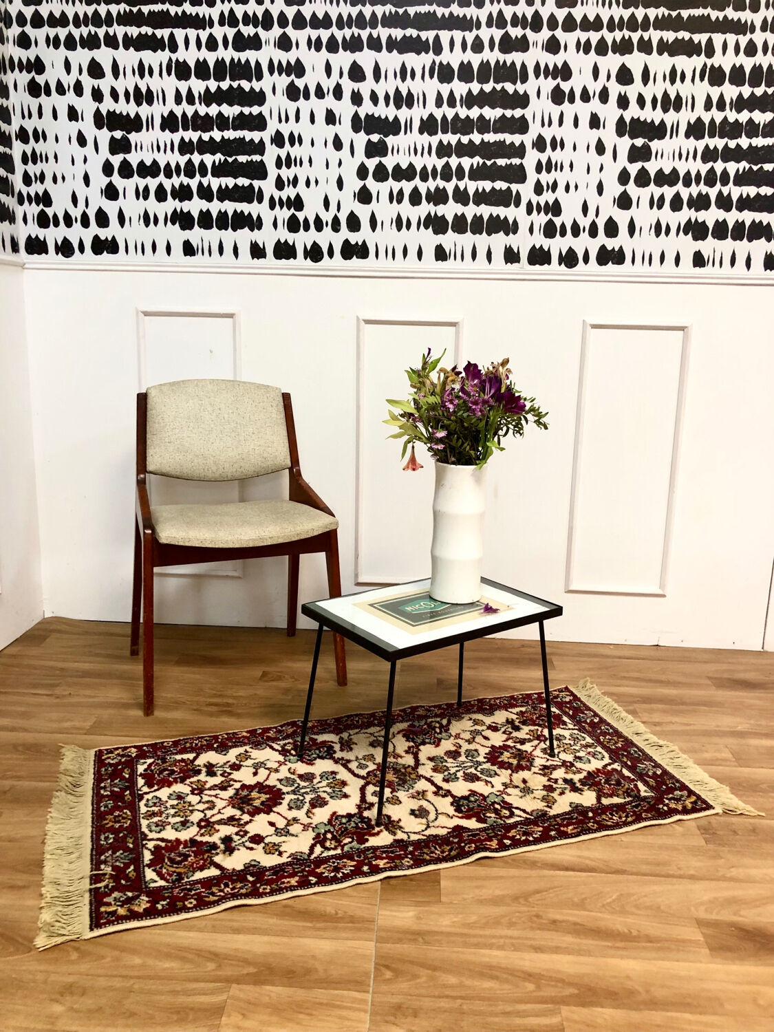 Small vintage oriental carpet - 133 x 60 cm