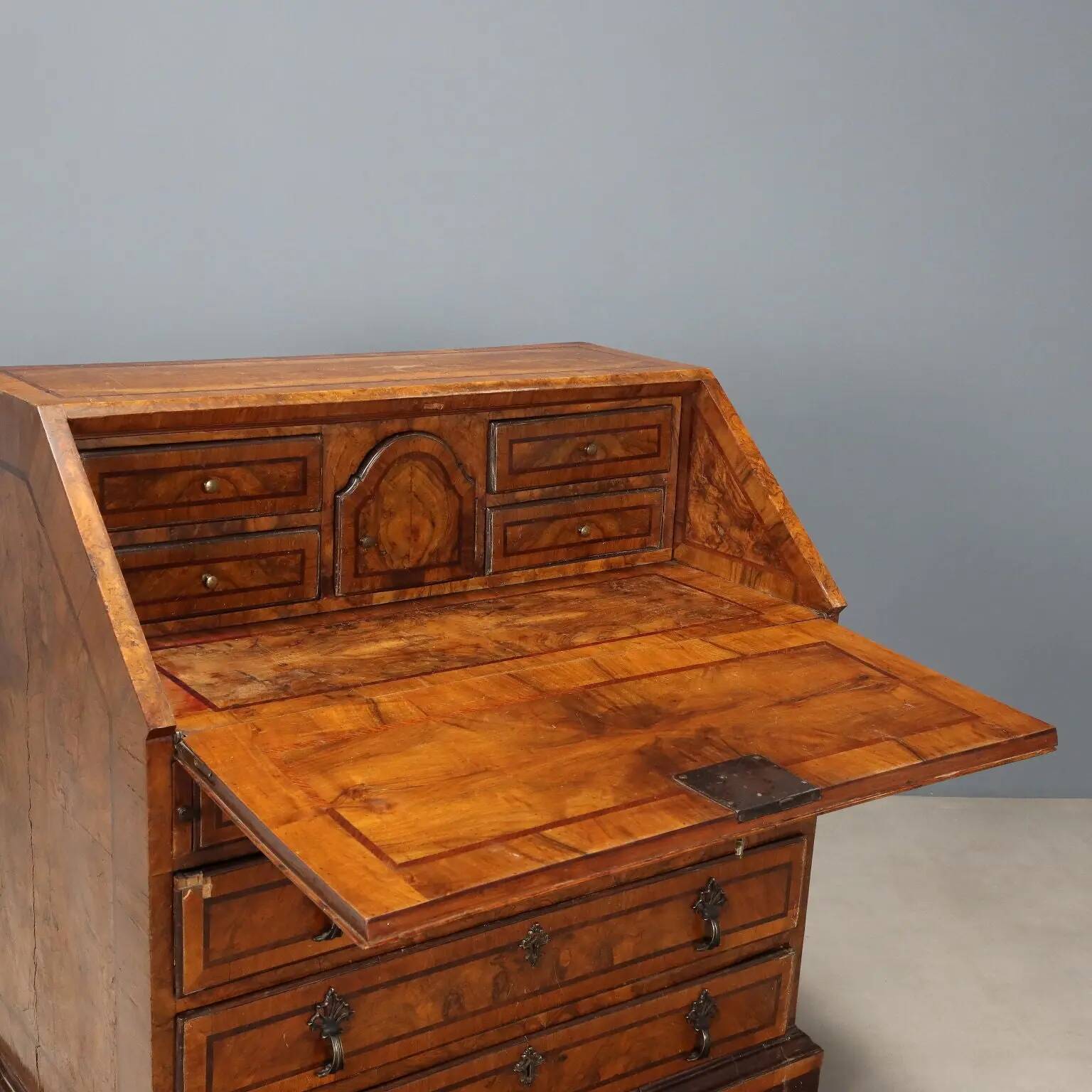 Antique walnut burr drop-leaf cabinet with 8 drawers, Italy, 18th century.
