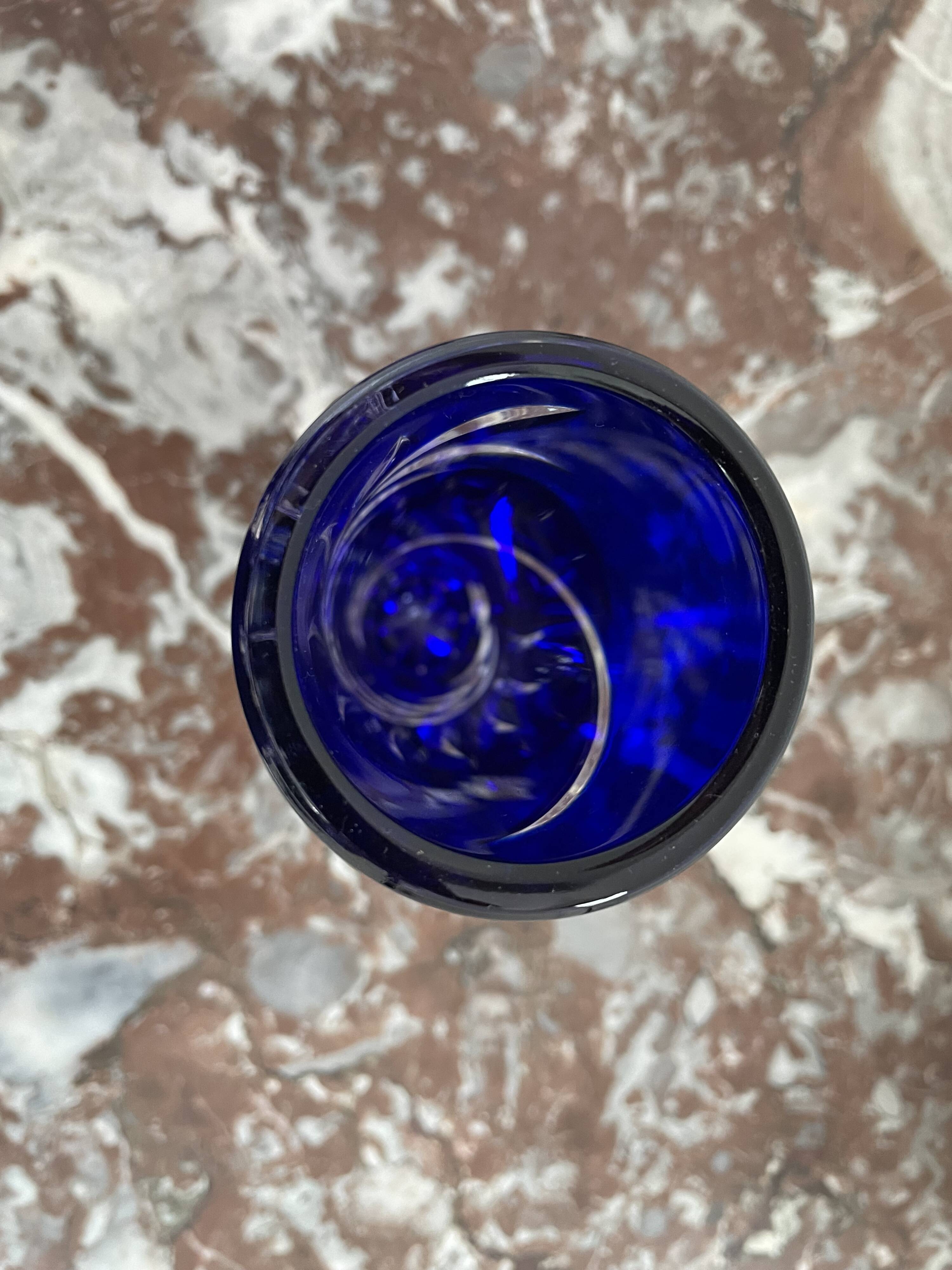 Soliflore vase, tubular, blue crystal, foliage decoration, encrypted, label, hand cut, flowers