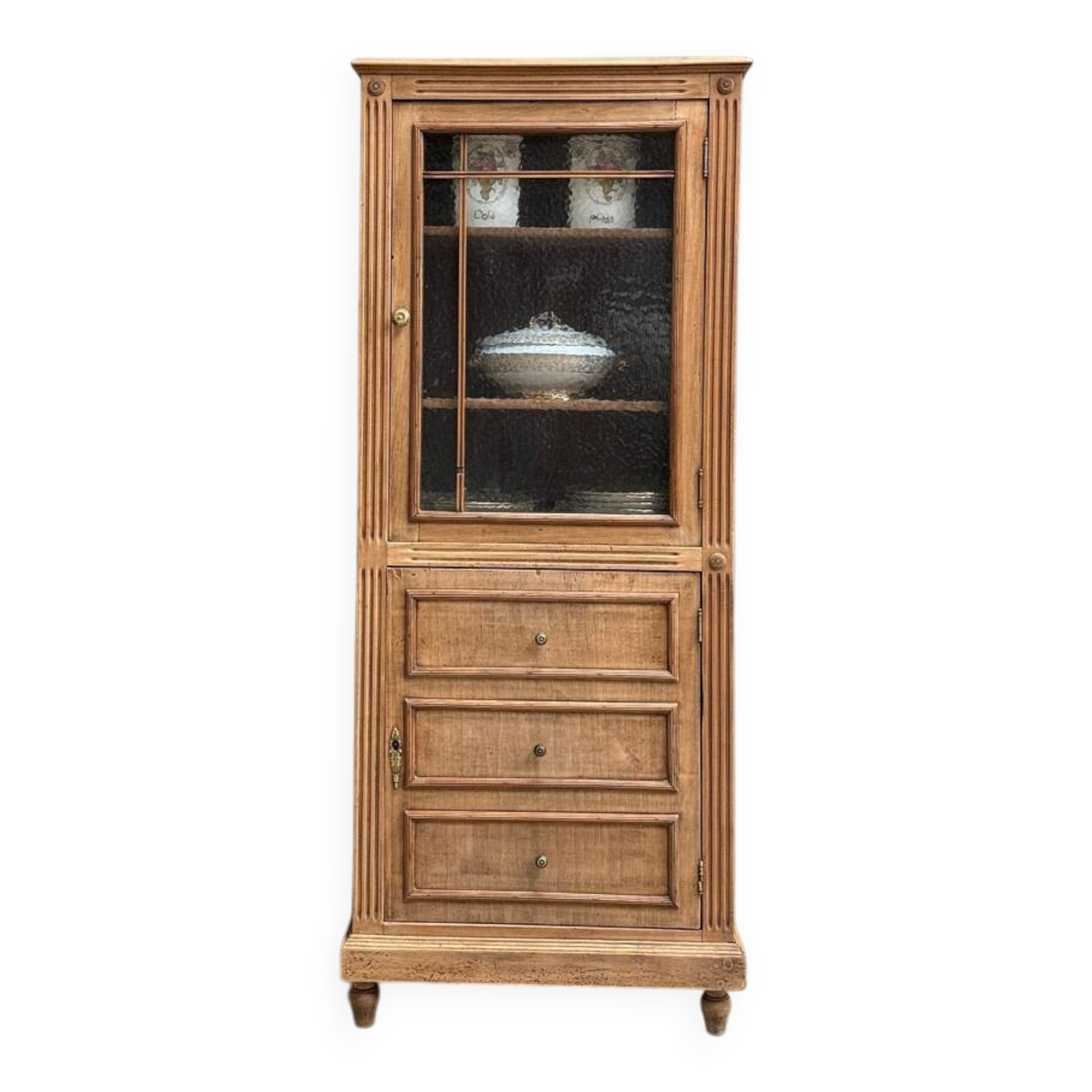 Renovated Parisian showcase