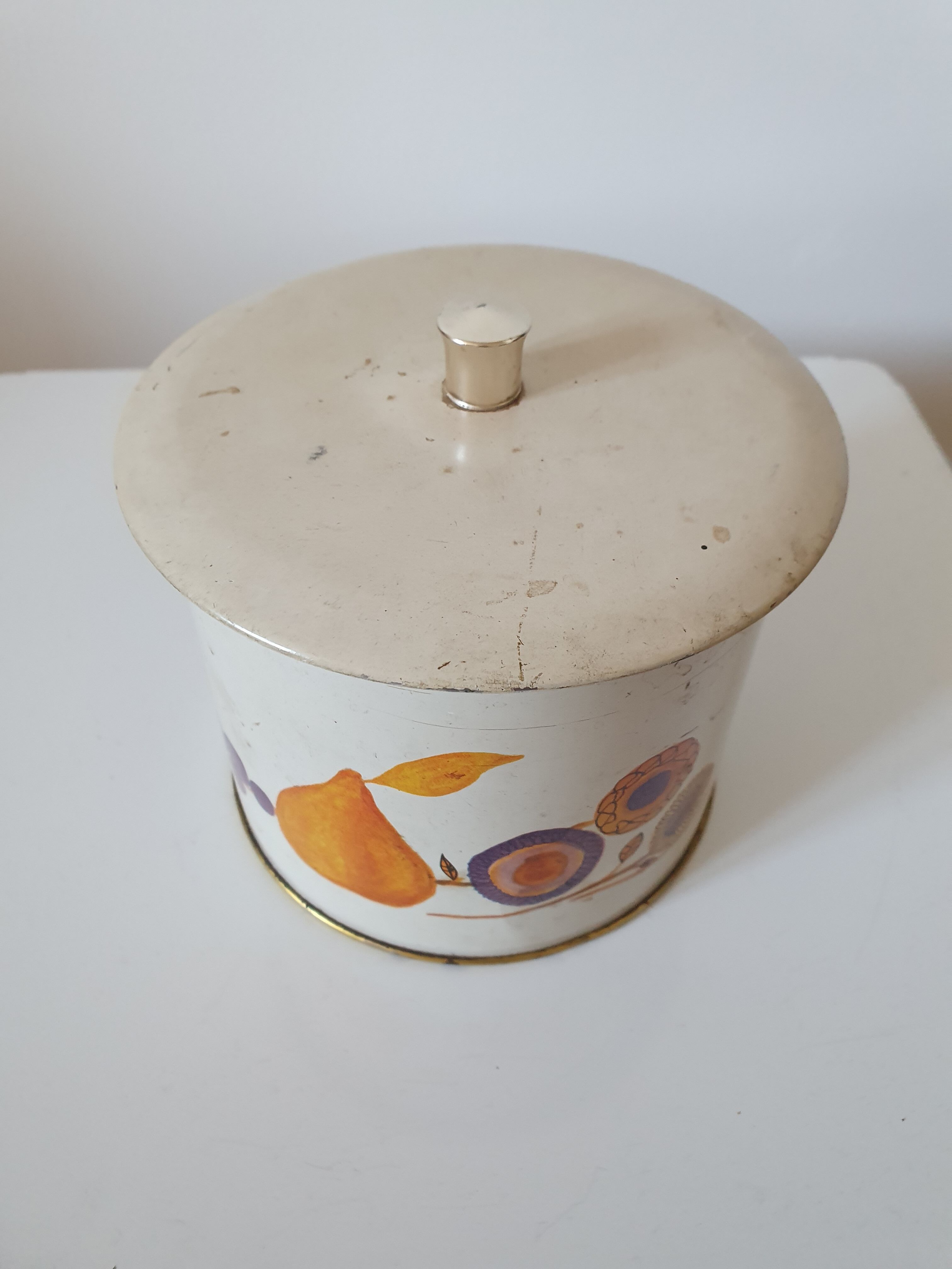 Candy box iron seventies