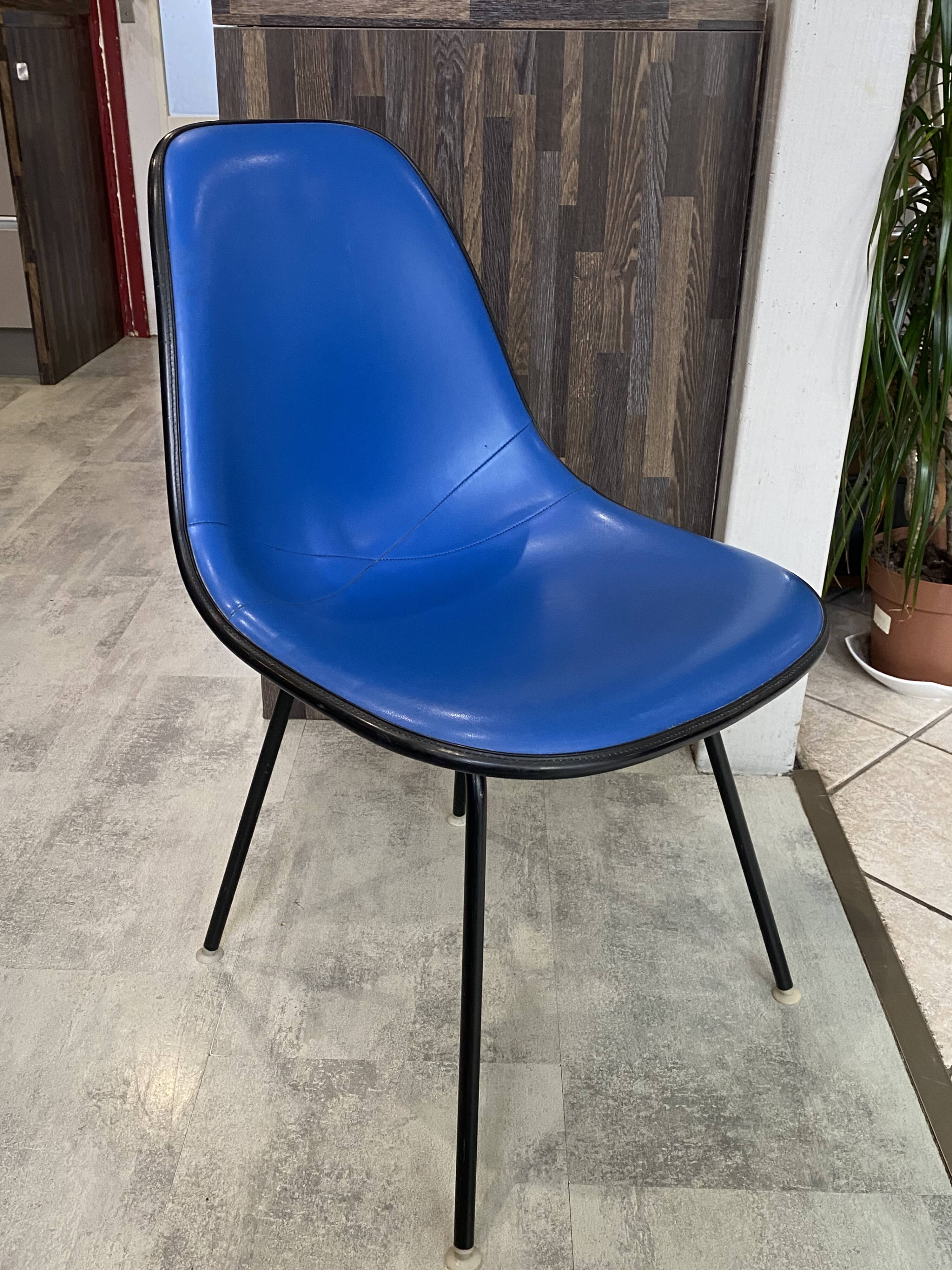 Eames Herman Miller vintage 70s blue vinyl fiberglass chair