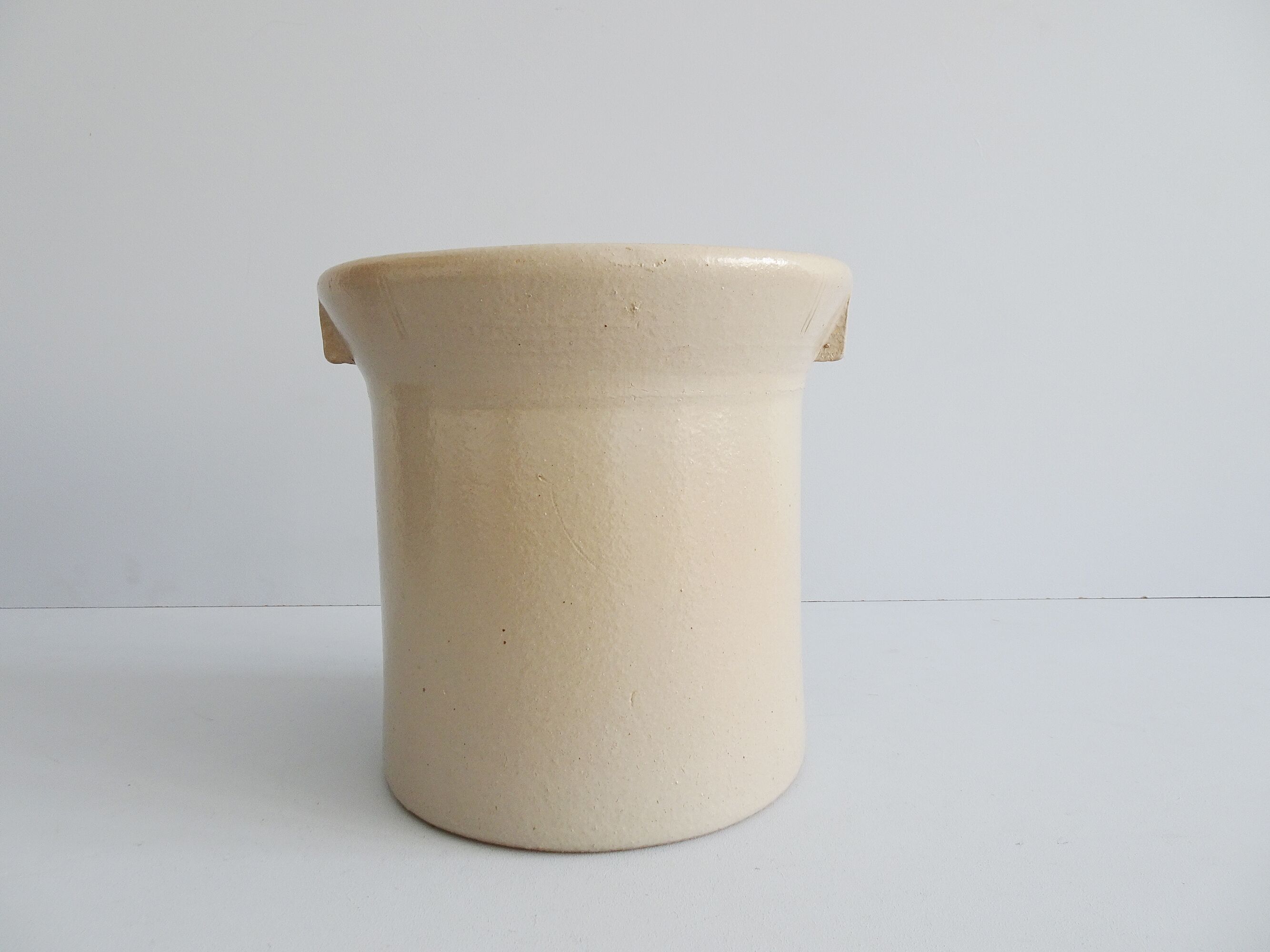 Pot en terre cuite grise des années 1970