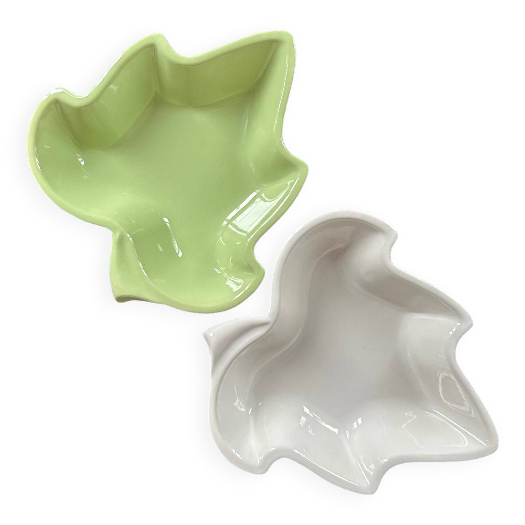 Pair of leaf-shaped dishes