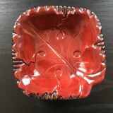 Burgundy leaf emptier