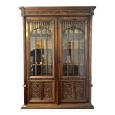 Armoire ancienne style néo-gothique