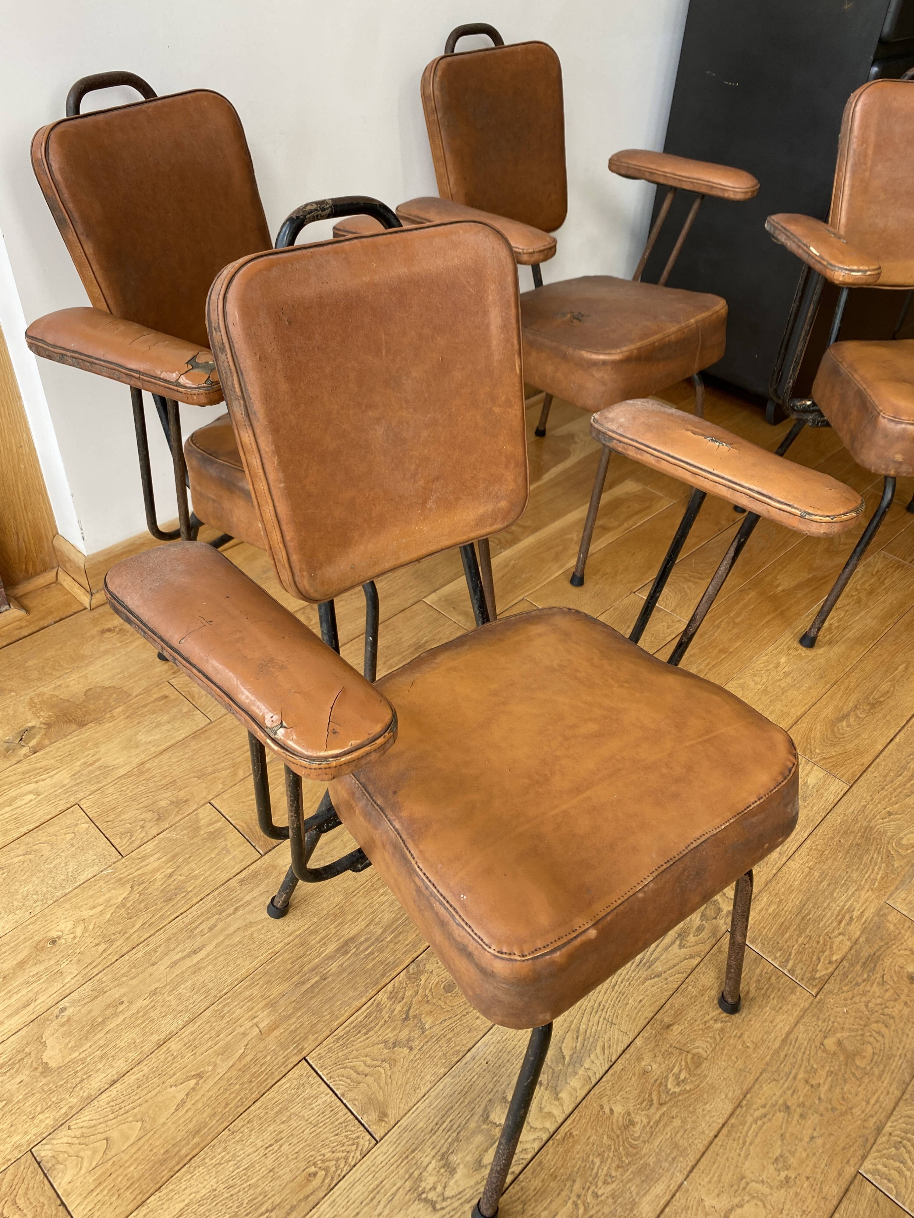 Lot of 4 chairs with armrests