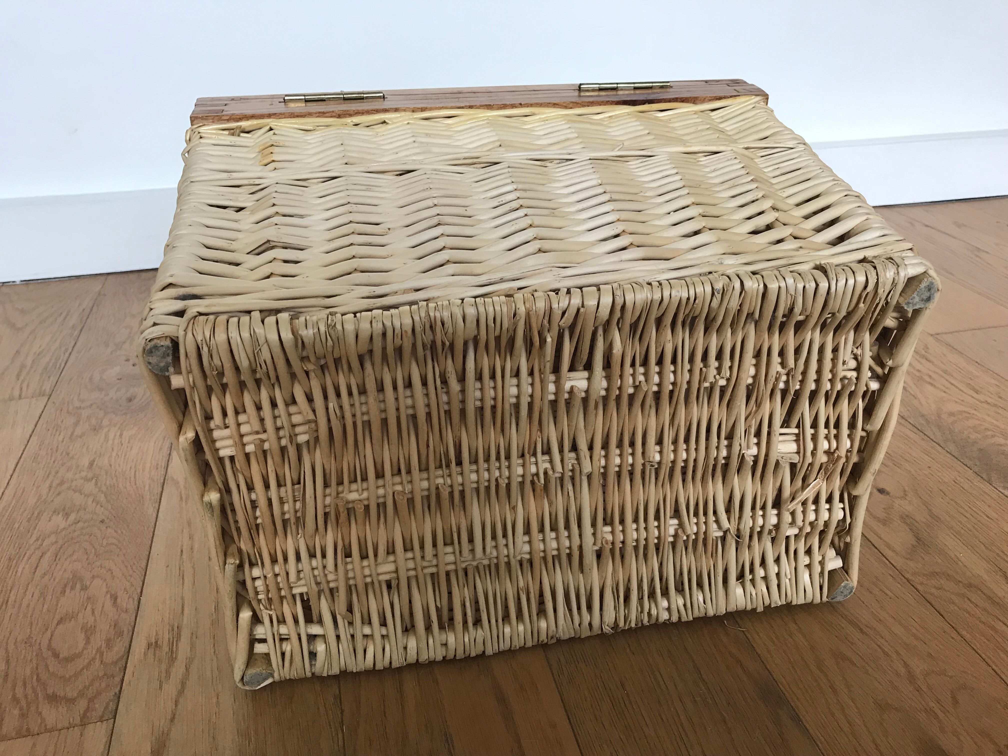 Wicker trunk