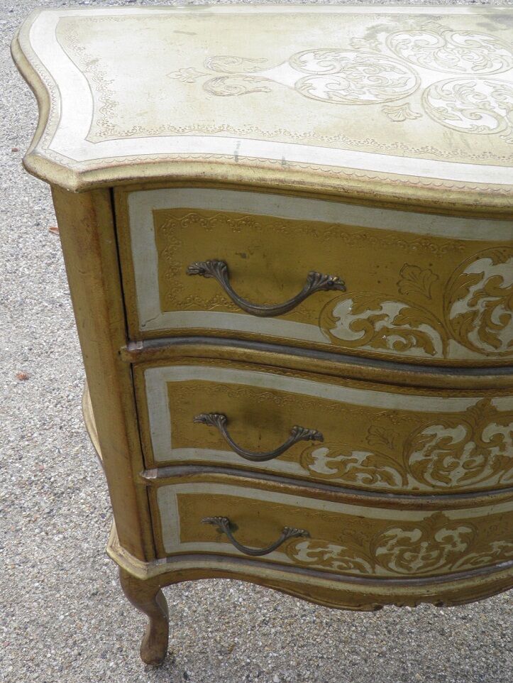 Commode en bois peint style renaissance italienne