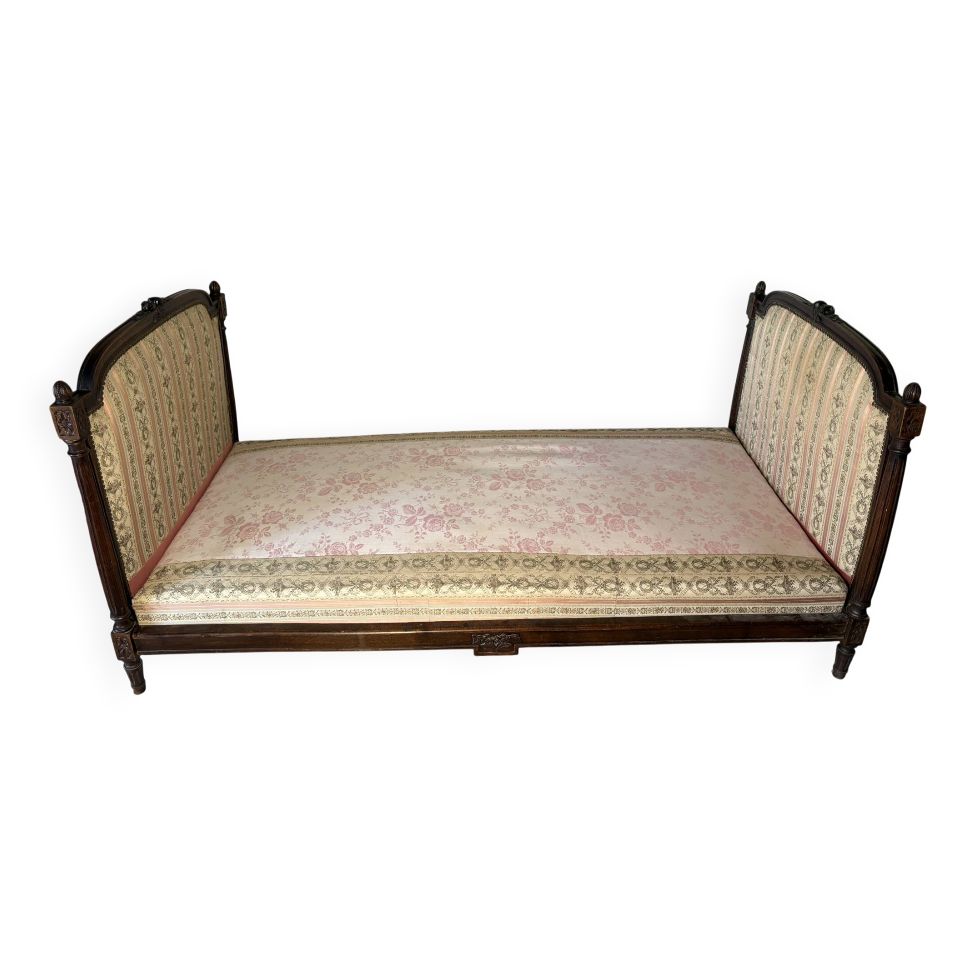 Antique Louis XVI style daybed in carved wood and patterned fabric