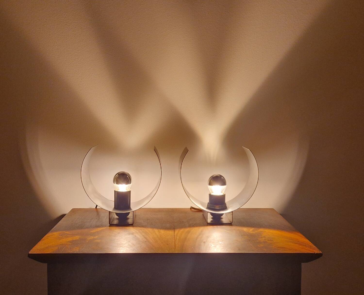 Pair of sculptural lamps in brushed metal – Design by Philippe Rogier