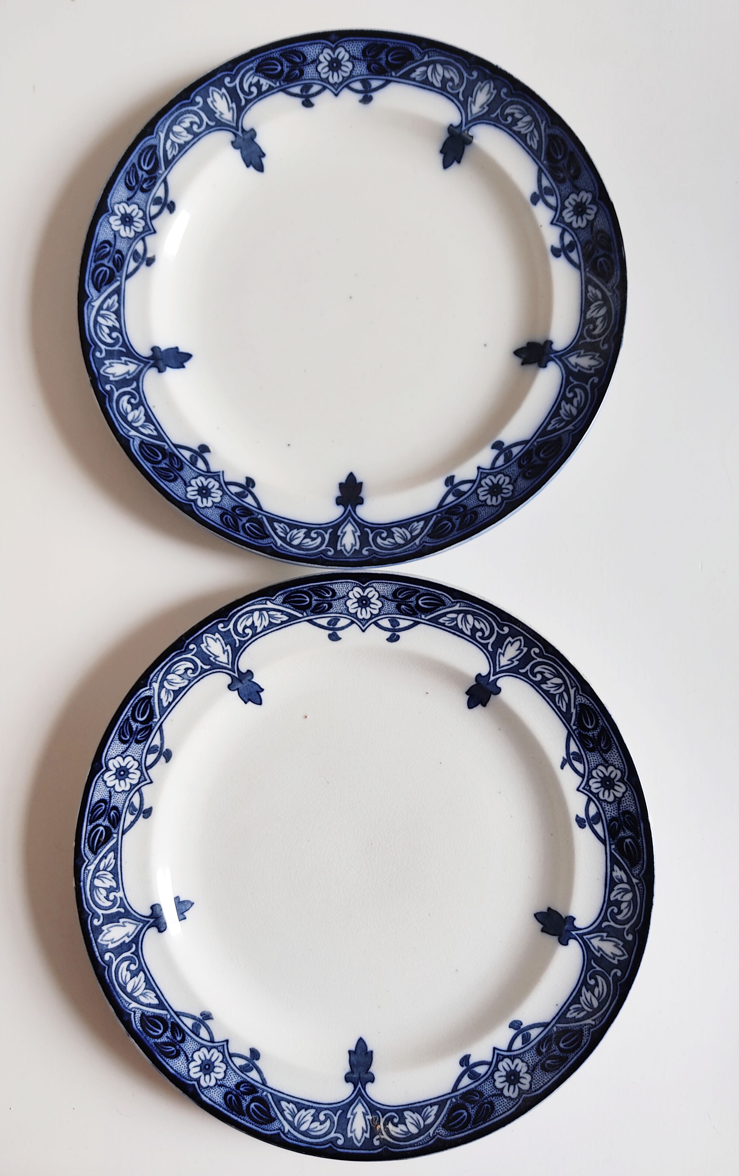 Paire d'assiettes anglaises décor bleu